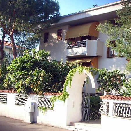 Hotel Bristol Pineto Exterior photo